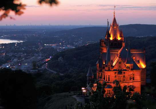 Schloss Drachenburg bei Nacht