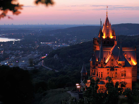 Schloss Drachenburg bei Nacht
